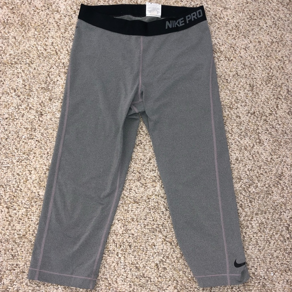 Cropped Nike Pro Leggings